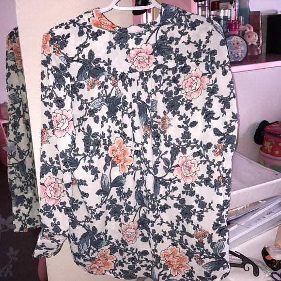 Long sleeve blouse with flowers 😍 - Picture 2 of 2